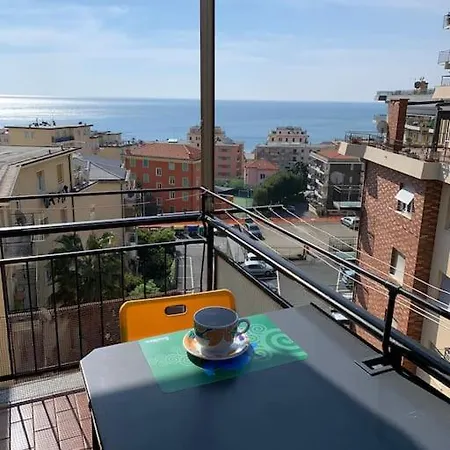Luminoso Vista Mare, Comodo Lejlighed Varazze