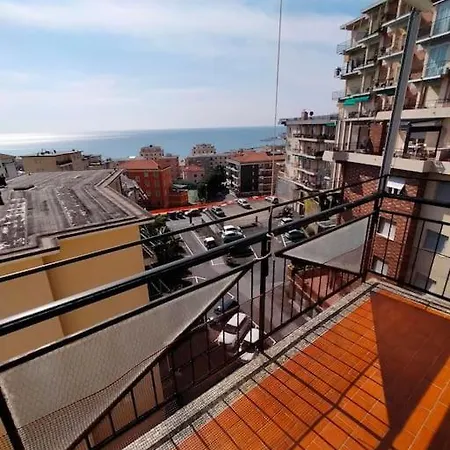 Apartment Luminoso Vista Mare, Comodo Varazze